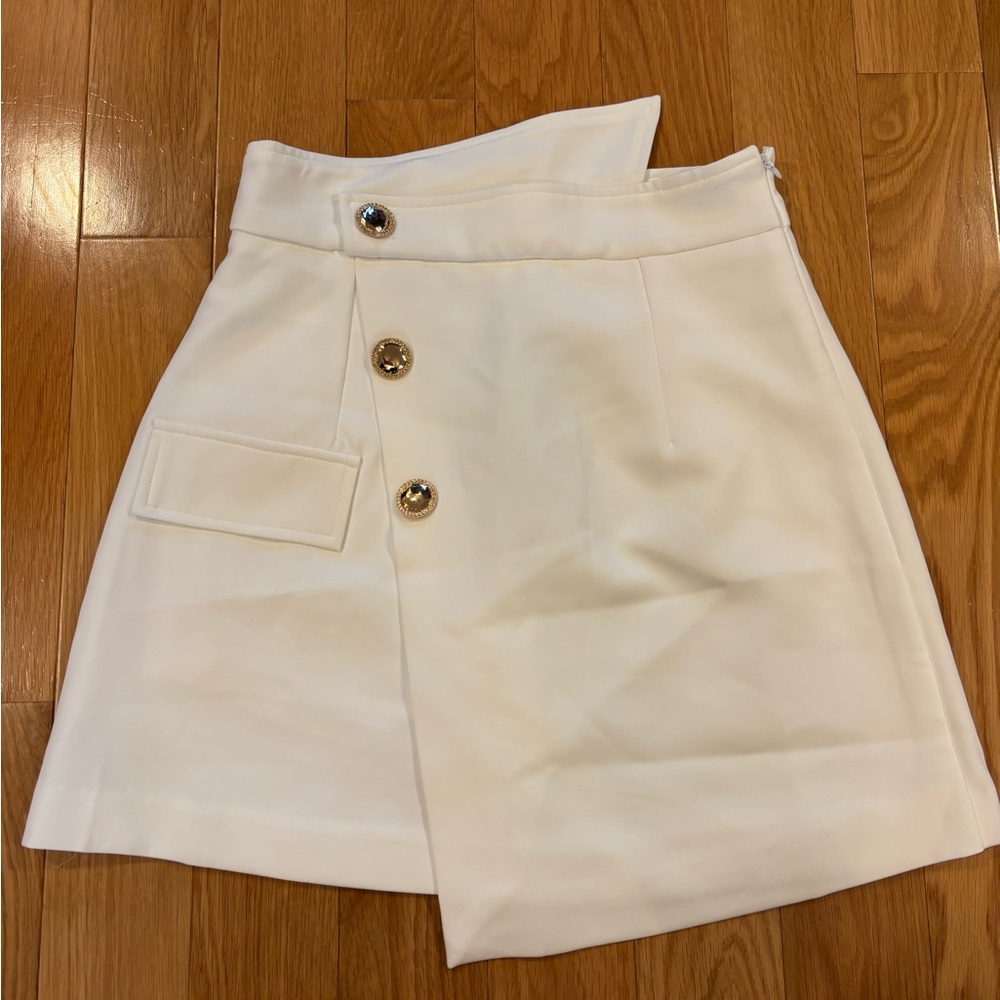 Commense Asymmetrical White Skirt with Gold Buttons - Picture 2 of 2